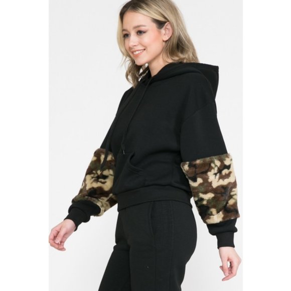 LAST ONE!🖤 Olive Camo Faux Fur 🖤 Women's & Youth Set - Picture 2 of 5